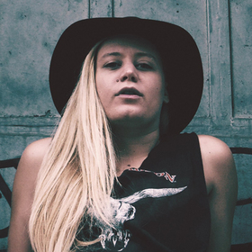 rene-karabash-jenata-dnes_280x280_crop_478b24840a