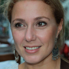 anna-pampulova-art-bg-678x410-crop-478b24840a_280x280_crop_478b24840a