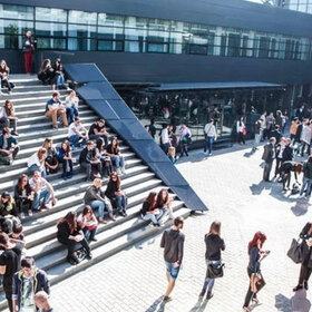 nbu-dvor-studenti_280x280_crop_478b24840a