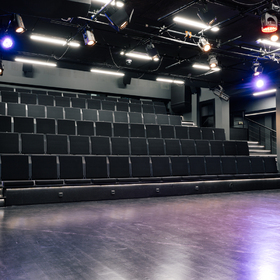 uni-teatar-4_280x280_crop_478b24840a