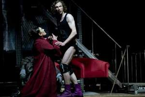 hamlet-svetlana_300x200_crop_478b24840a