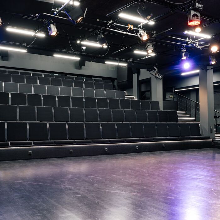 nosht-na-teatrite-nbu_700x700_crop_478b24840a