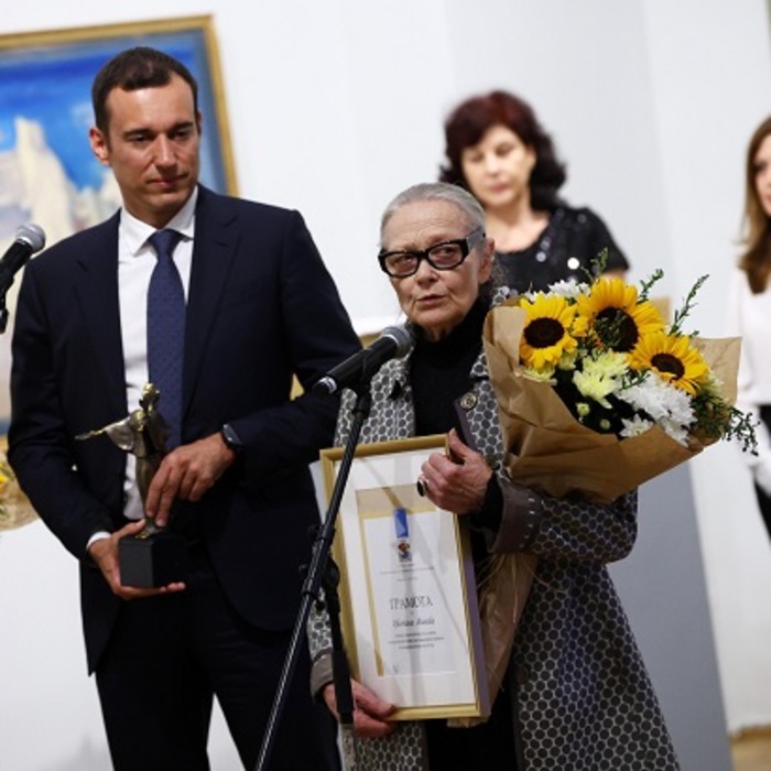 459831494-916855497136260-6260081849591143045-n_700x700_crop_478b24840a