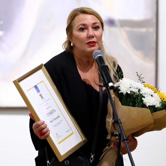 anna-pampulova_700x700_crop_478b24840a