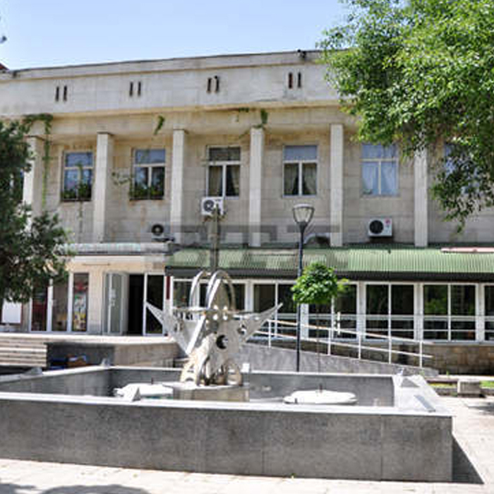 lo_700x700_crop_478b24840a