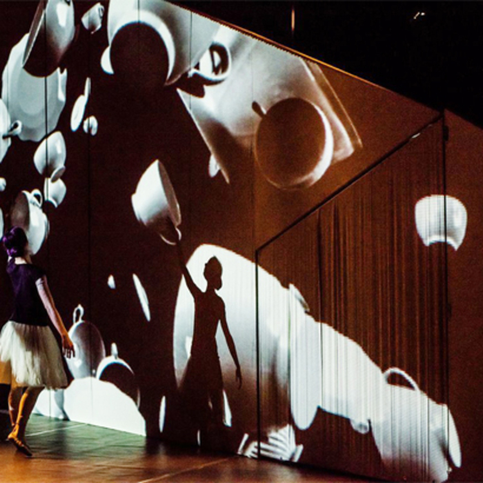 svetut-na-alisa_700x700_crop_478b24840a