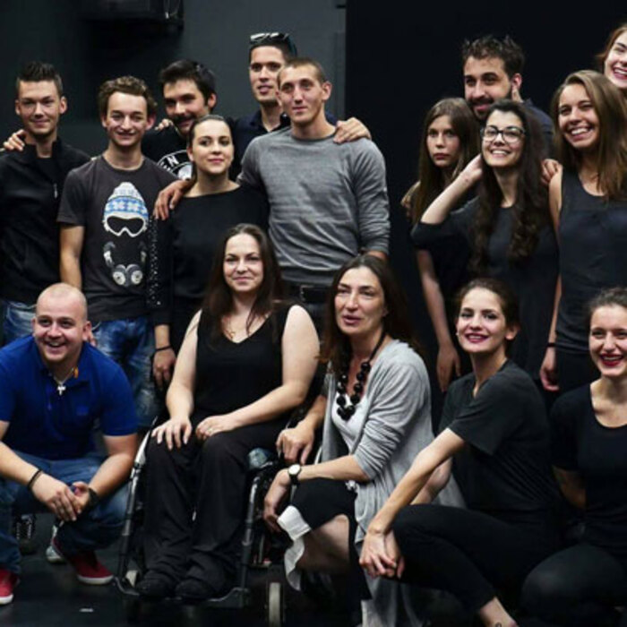 snejina-petrova-i-studenti-nbu_700x700_crop_478b24840a