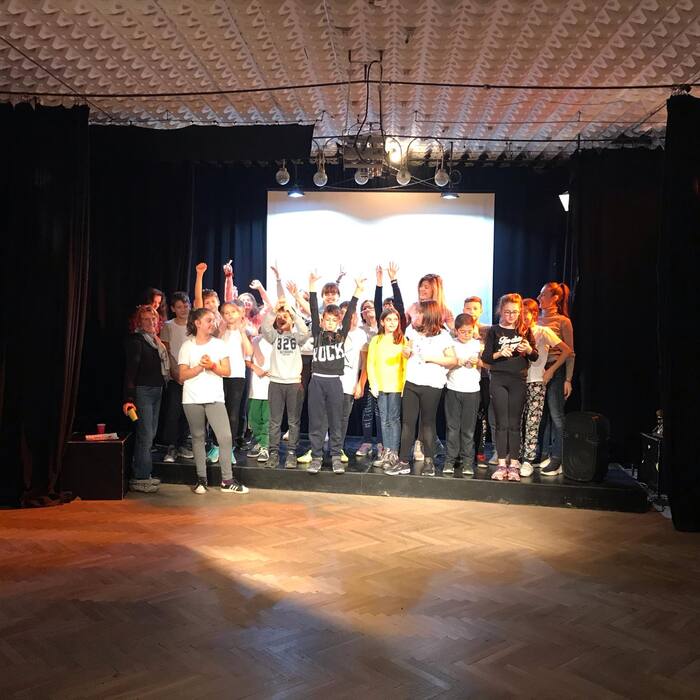 77320884-273984660214950-7620065748894875648-n-1_700x700_crop_478b24840a